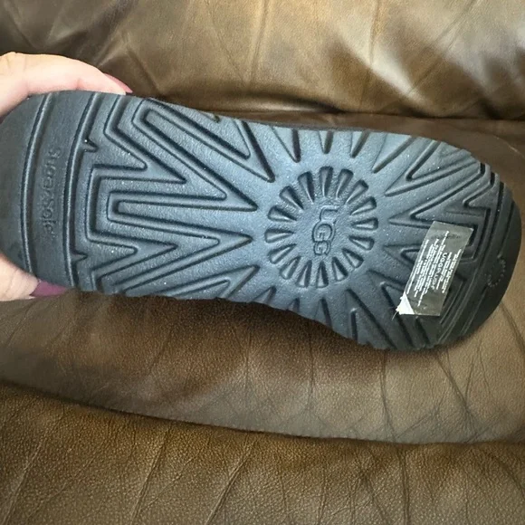 UGG Women's Classic Short Hybrid Boots Size 12 - Picture 4 of 7